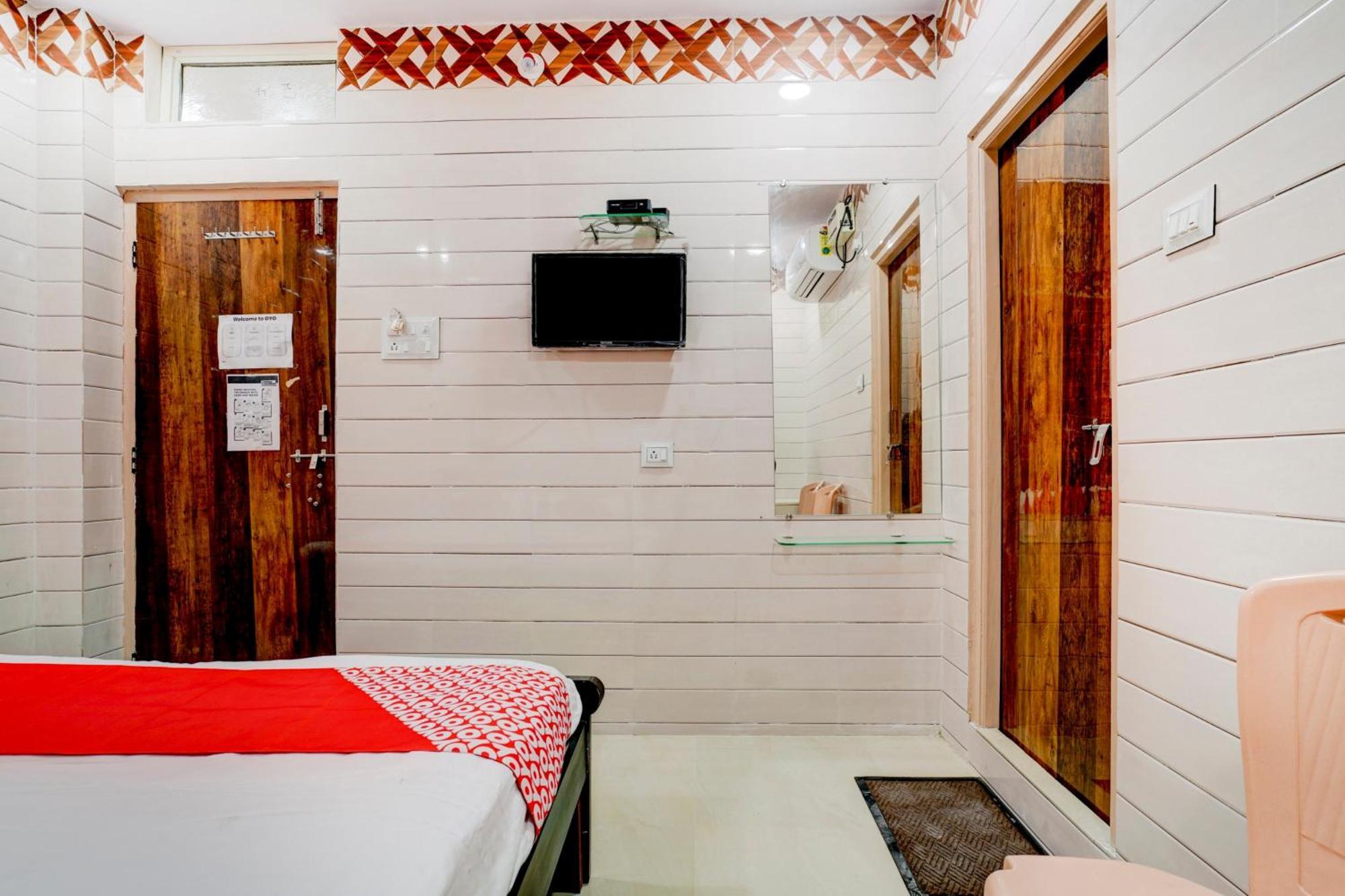 Hotel O Aroma Classic Near Nampally Main Railway Station ハイデラバード エクステリア 写真