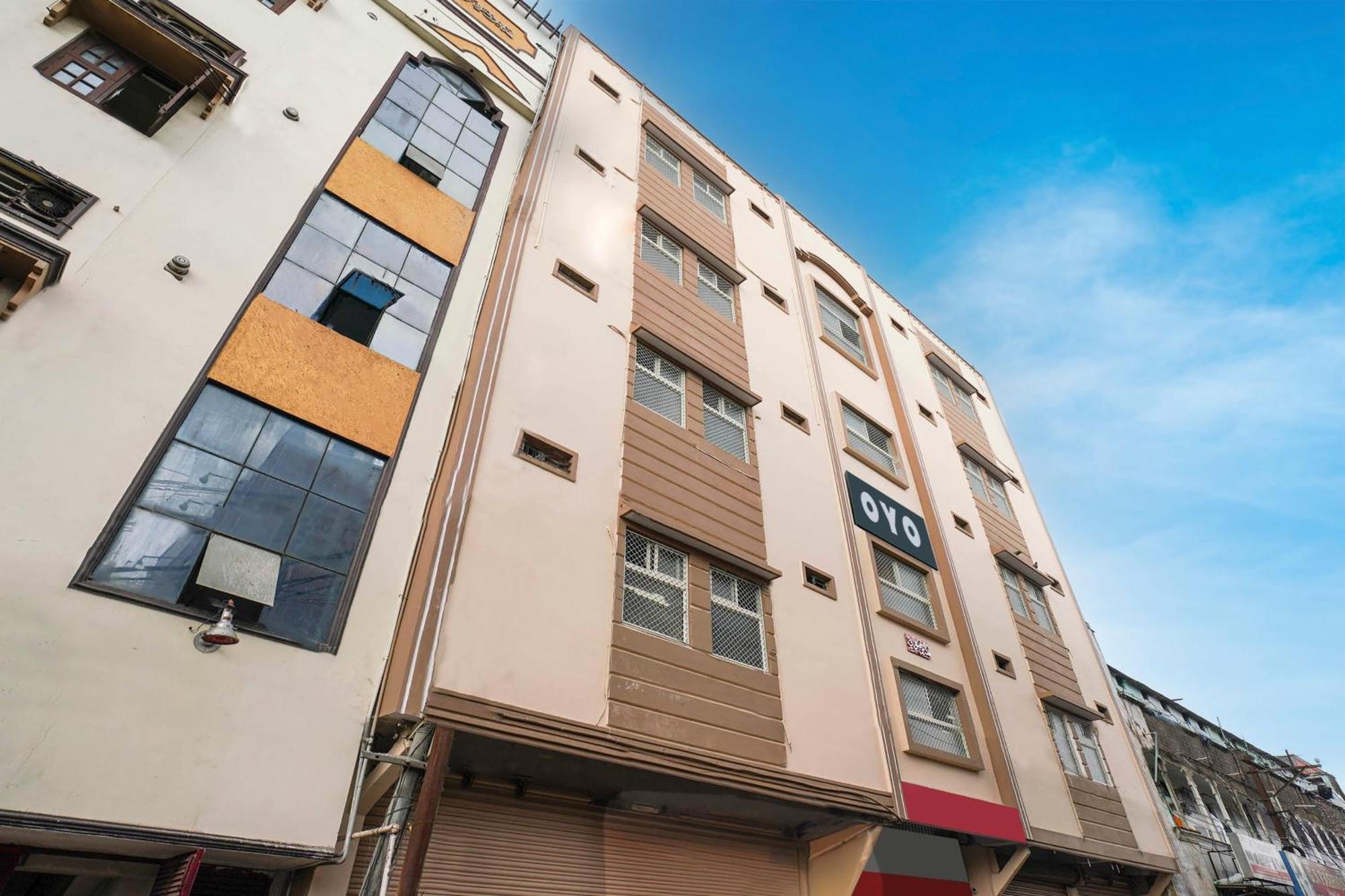 Hotel O Aroma Classic Near Nampally Main Railway Station ハイデラバード エクステリア 写真