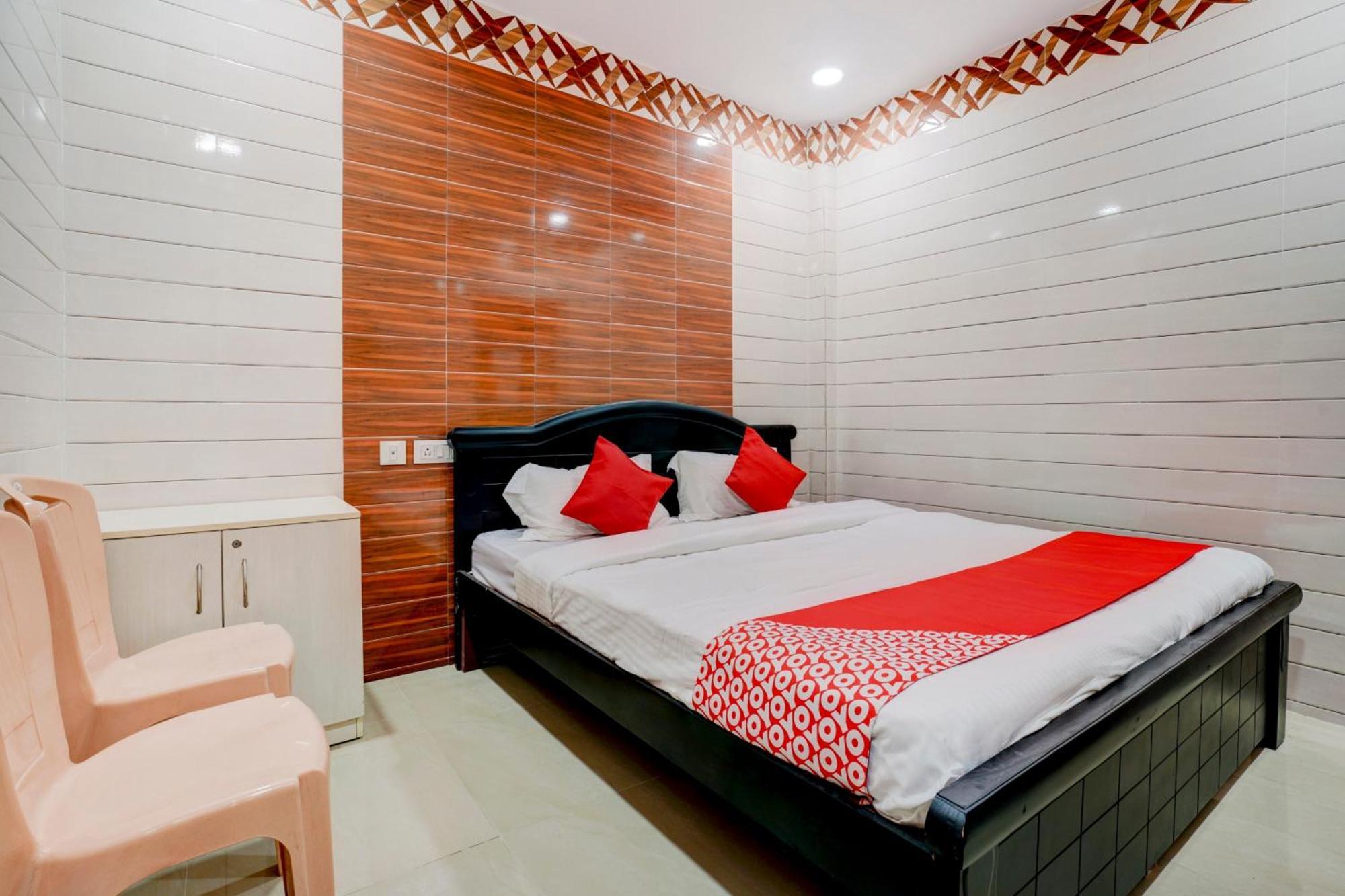 Hotel O Aroma Classic Near Nampally Main Railway Station ハイデラバード エクステリア 写真