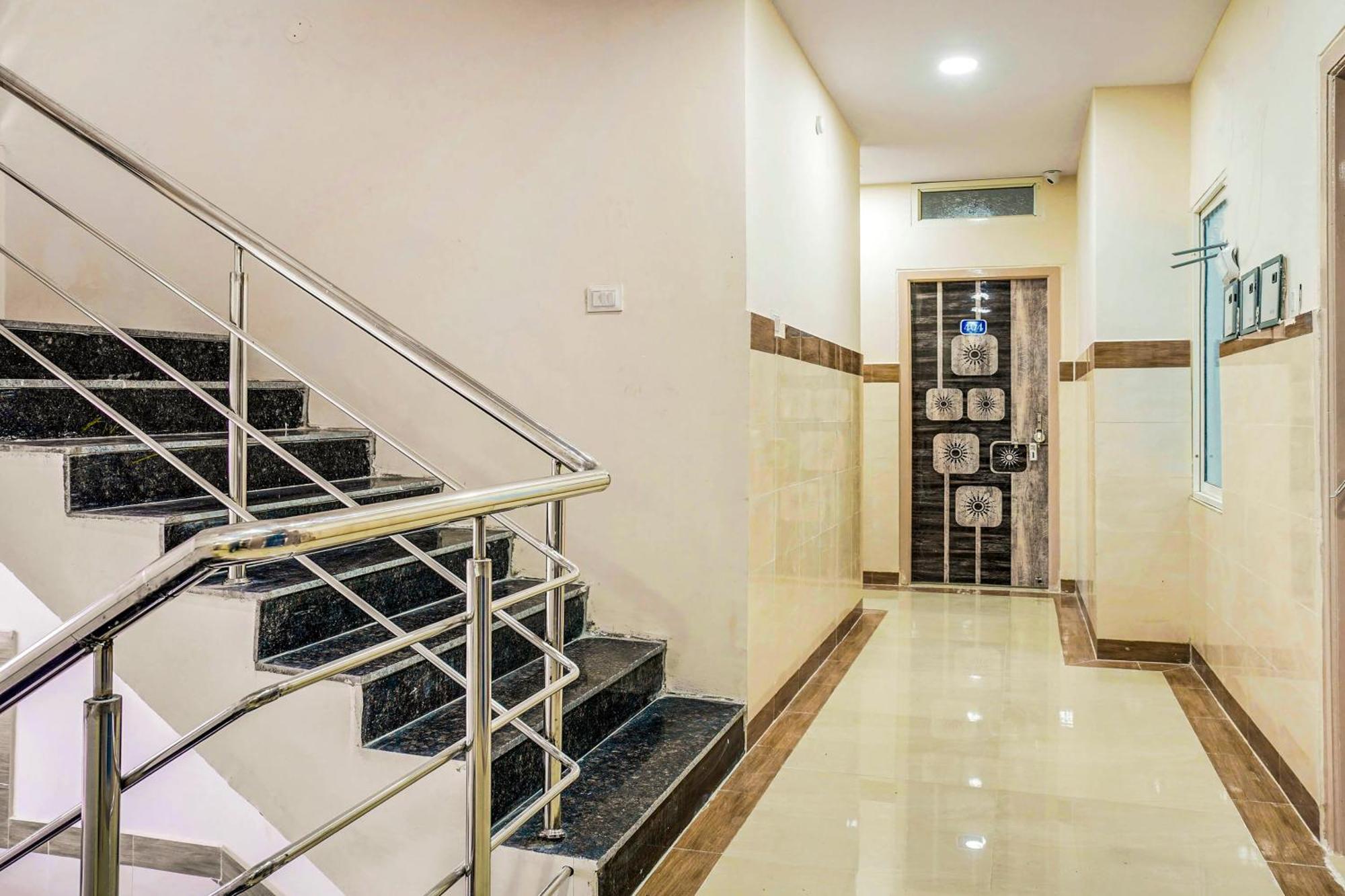 Hotel O Aroma Classic Near Nampally Main Railway Station ハイデラバード エクステリア 写真