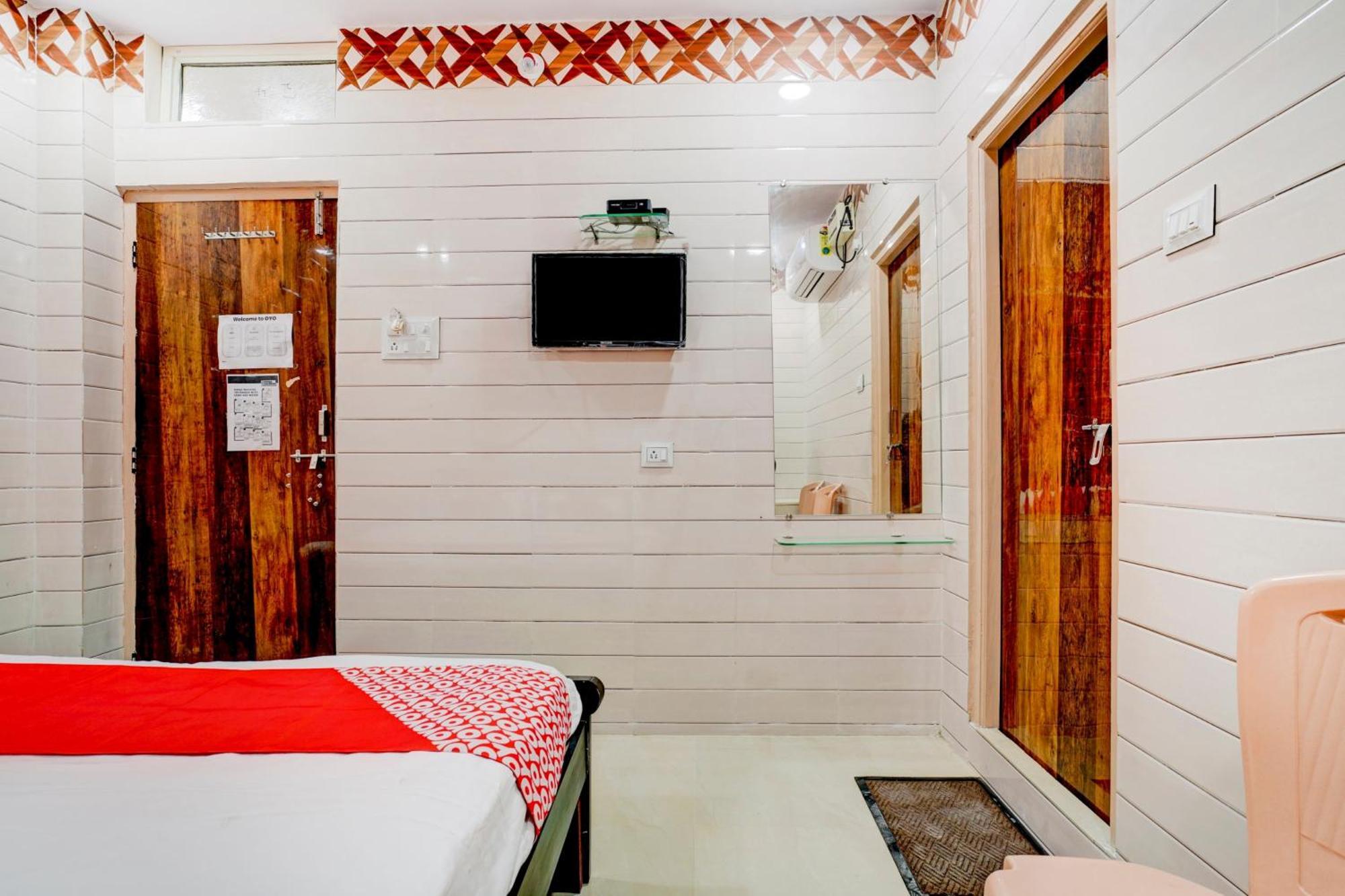 Hotel O Aroma Classic Near Nampally Main Railway Station ハイデラバード エクステリア 写真