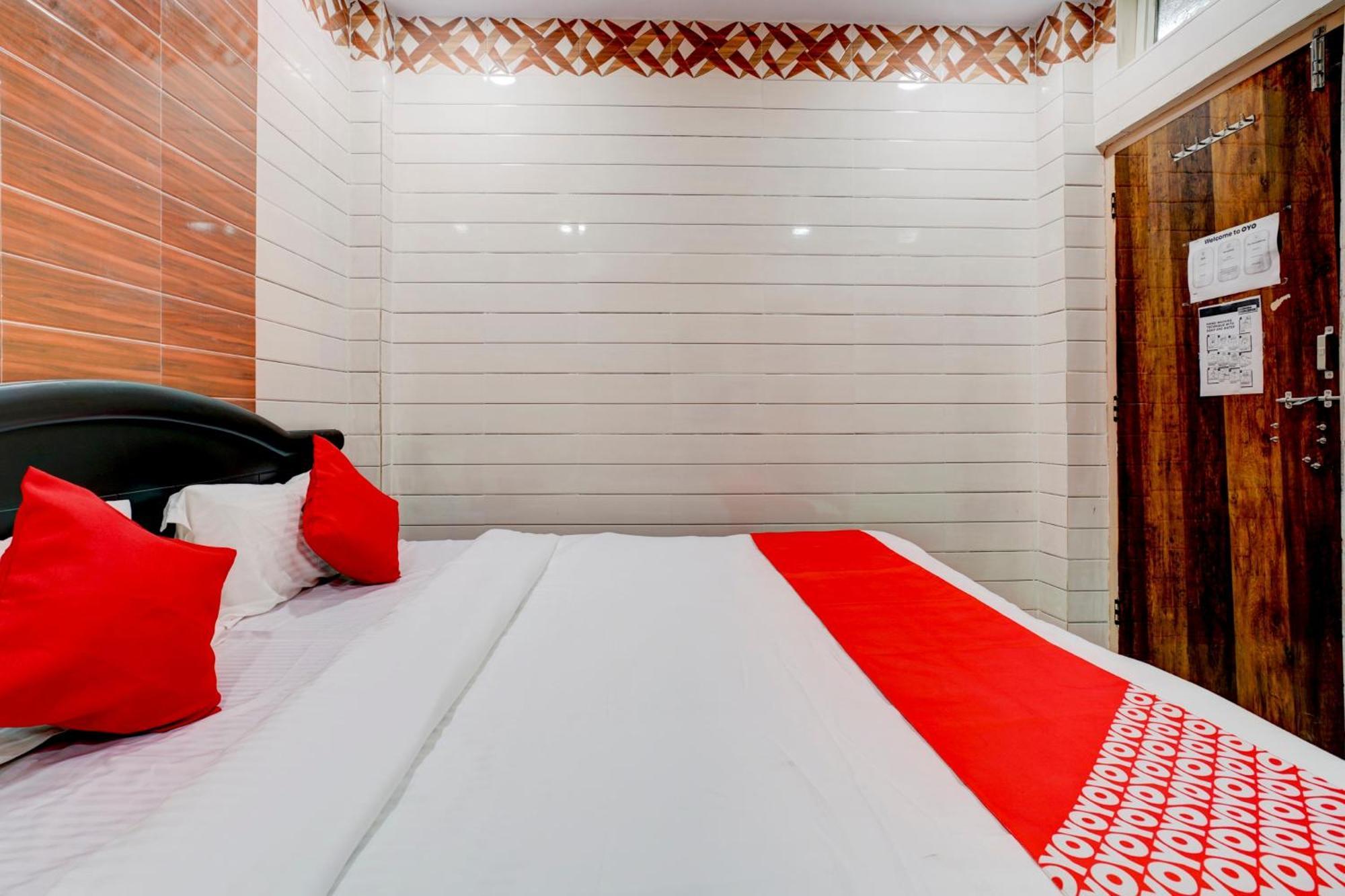 Hotel O Aroma Classic Near Nampally Main Railway Station ハイデラバード エクステリア 写真
